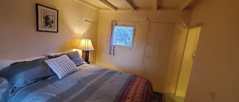 WiFi, bed sheets