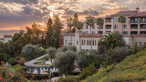 Newport Coast 2BR Villa – Bluff-Top Ocean Views, Full Kitchen & Resort Pools
