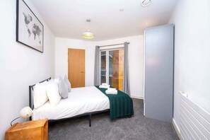 Room - Stylish Apartment with Balcony in London (London)