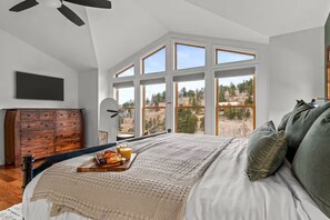 Tabla de planchar con plancha, wifi y ropa de cama