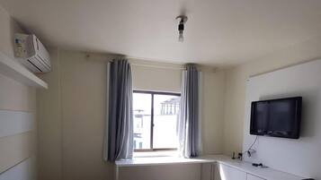 Apartamento premium, vista para a cidade | Roupas de cama premium, individualmente decorados