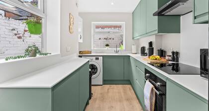 Modern | Chester Retreat | Free Parking | Sleeps 6 |