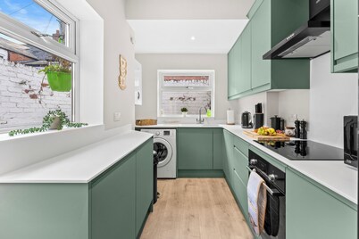 Modern | Chester Retreat | Free Parking | Sleeps 6 |