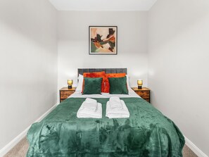 2 bedrooms, iron/ironing board, WiFi, bed sheets - Modern | Chester Retreat | Free Parking | Sleeps 6 | (Chester)