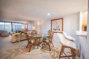 Dining - Siesta Key Rental 100 steps to the Beach (Siesta Key)