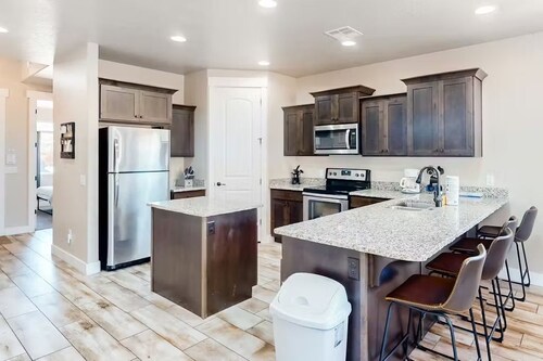 Zion Basecamp: Spacious Retreat w/ Private Hot Tub