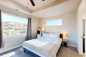 Bureau, fer et planche à repasser, Wi-Fi, draps fournis