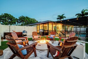 Terrace/patio - Tropic Luxe - Saltwater Pool + Hot Tub + 3 Miles to IMG (Bradenton)