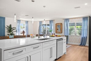 Fridge, microwave, oven, stovetop - Tropic Luxe - Saltwater Pool + Hot Tub + 3 Miles to IMG (Bradenton)