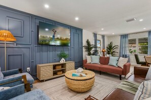 Smart TV - Tropic Luxe - Saltwater Pool + Hot Tub + 3 Miles to IMG (Bradenton)