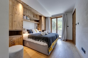 2 chambres, bureau, fer et planche à repasser, accès au Wi-Fi (inclus)