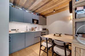 Fridge, microwave, oven, stovetop - Lièvre Blanc - Last In The Valley (Val-d'Isère)