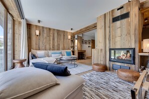 デスク、アイロン / アイロン台、WiFi (無料)、ベッドシーツ