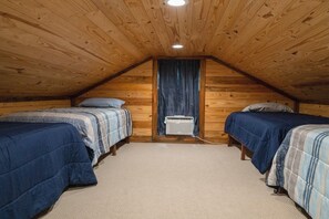 WiFi, bed sheets - Burnt Pine Ranch - Springs Retreat. 100 year old secluded rustic farm cabin. (Branford)