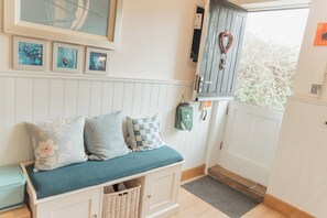 Interior - Stunning Idyllic 2-Bed Cottage for a Luxury Retreat in the Countryside (Beaconsfield)