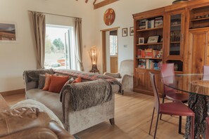 Smart TV, books - Stunning Idyllic 2-Bed Cottage for a Luxury Retreat in the Countryside (Beaconsfield)