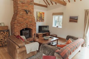 Smart TV, books - Stunning Idyllic 2-Bed Cottage for a Luxury Retreat in the Countryside (Beaconsfield)