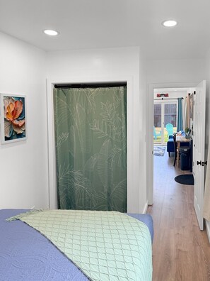 Iron/ironing board, WiFi, bed sheets - Hibiscus Hale - Perfect for 2! (Waialua)