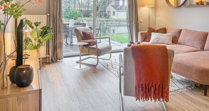 Cozy home in Hoeven with WiFi