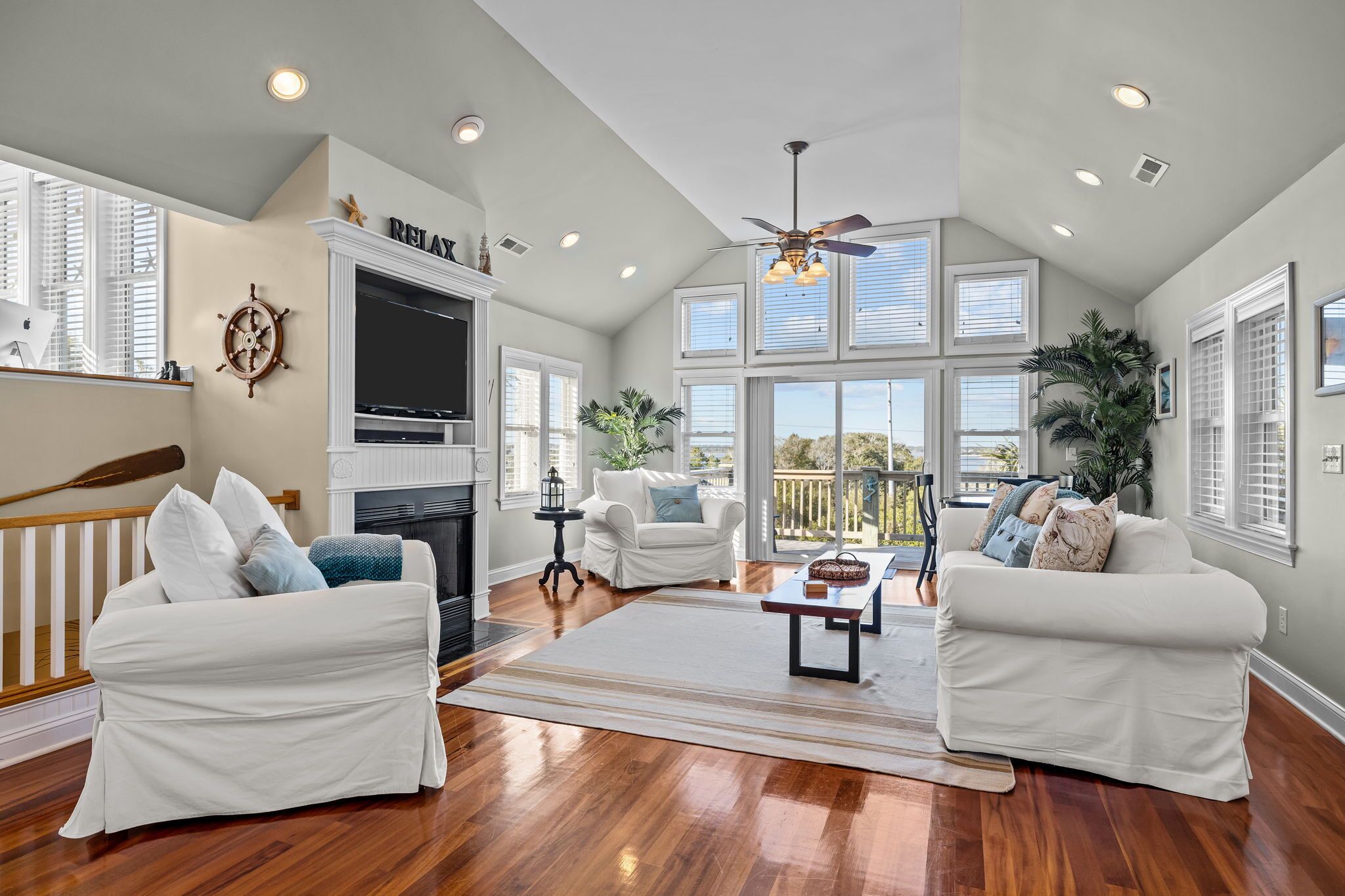 TV, DVD-spiller og filmbibliotek