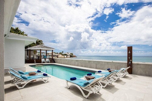 Villa Sunshine: Beachfront