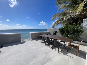 Outdoor dining - Villa Sunshine: Beachfront (Simpson Bay)