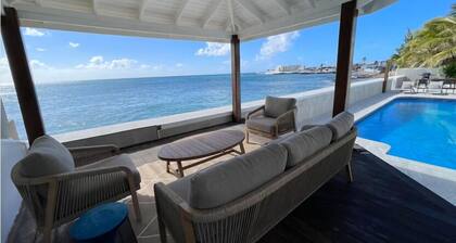 Villa Sunshine: Beachfront