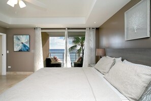 3 bedrooms, WiFi, bed sheets - Villa Myles: Beachfront (Simpson Bay)