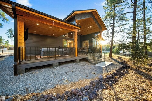 Lake-View Gem w/ Outdoor Entertainment in Show Low