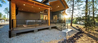 3BR Home w/ Lake Views, Outdoor Living Area & BBQ