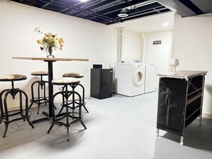 Interior - Spacious 4-bedroom house in Green Bay - Just 10mins away from Lambeau Field! (Green Bay)