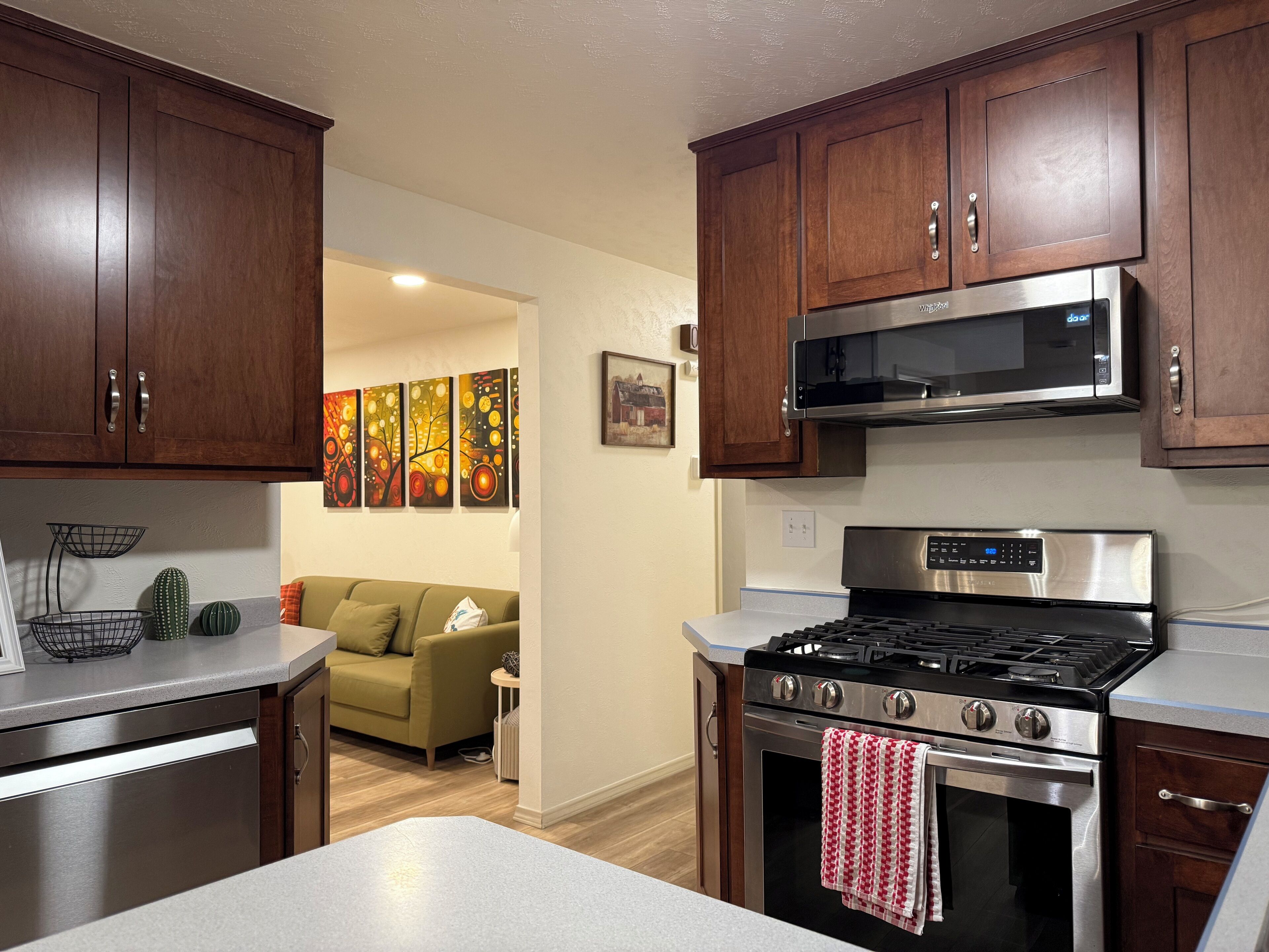 Microonde, forno, piano cottura, lavastoviglie