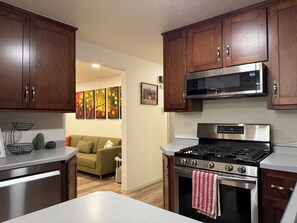 Microonde, forno, piano cottura, lavastoviglie