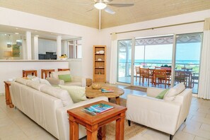 TV - Villa Paradise View: Orient Bay (Cul-de-Sac)