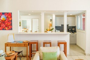 TV - Villa Paradise View: Orient Bay (Cul-de-Sac)
