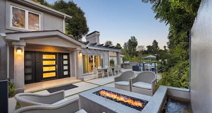 LA Hillside Retreat w/ Pool, Views, Fire Pit & Outdoor Lounging Casa Bellagio by Avantstay