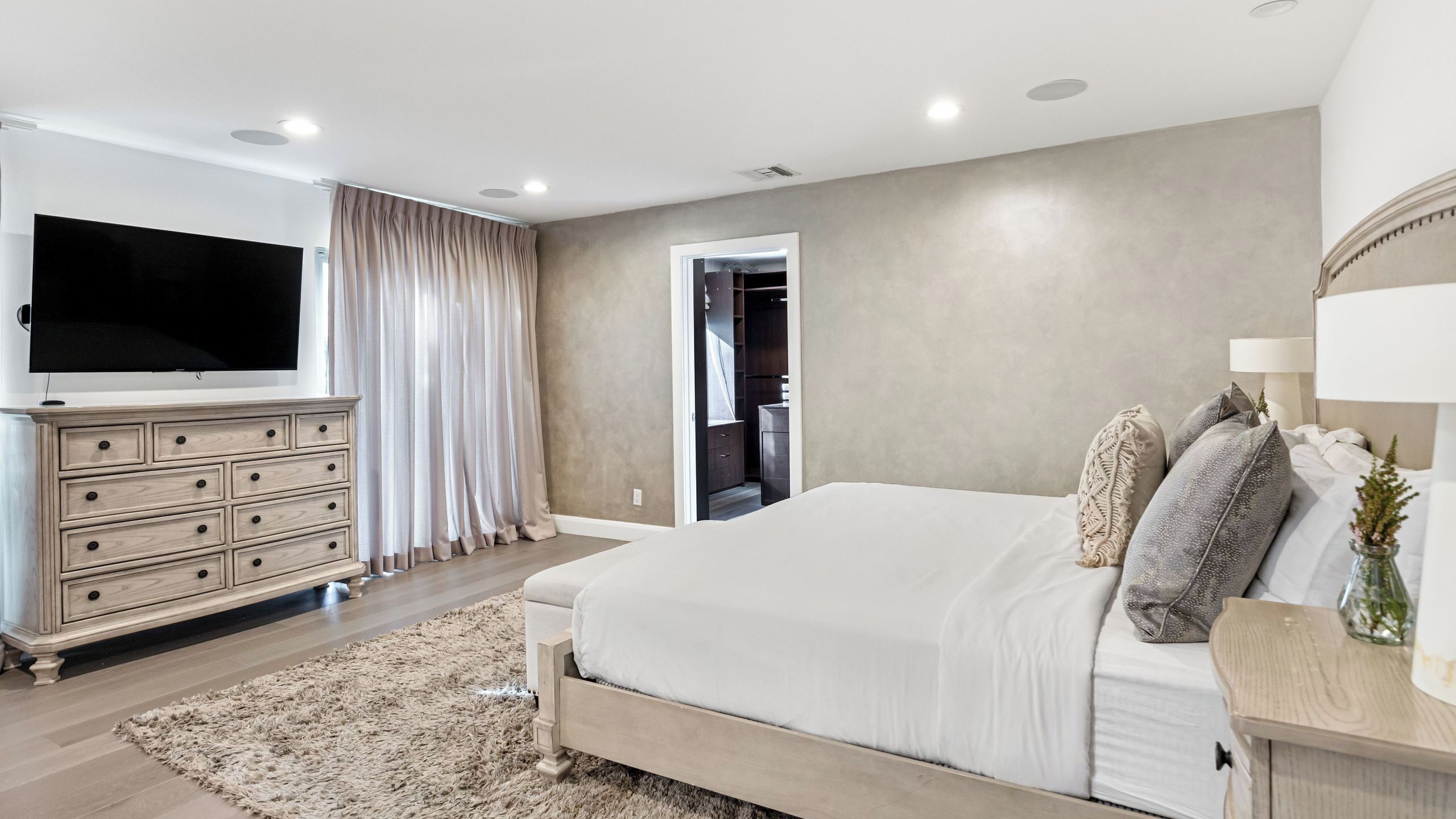 House (Multiple Bedrooms) | Interior
