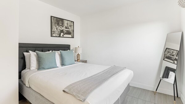 La Hillside Retreat W/ Pool, Views, Fire Pit & Outdoor Lounging Casa Bellagio By Avantstay - Los Ángeles, CA
