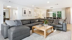 Interior - LA Hillside Retreat w/ Pool, Views, Fire Pit & Outdoor Lounging Casa Bellagio by Avantstay (Los Angeles)