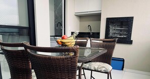 Luxury Apartment, Jetted Tub, Beach View | Dining - Skyline Confort Club - Blue Horizon (Penha)