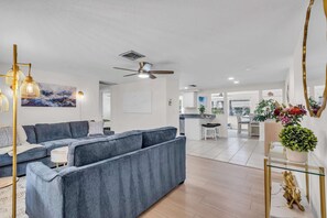 Televisión y oficina 