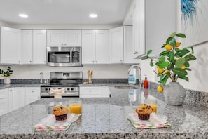Fridge, microwave, oven, stovetop - Sarasota Sunhaven – Home Near Beaches! (Sarasota)