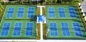 Sports court - Bikes, Pickleball + Fire Pit | Near Siesta Key & Downtown (Sarasota)