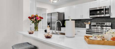 ماكينة لصنع القهوة/الشاي، مستلزمات طهي/أطباق/أوعية