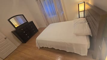 3 bedrooms, iron/ironing board, WiFi, bed sheets