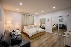 5 bedrooms, iron/ironing board, WiFi, bed sheets - Miami Chic casa elegante y comoda en el corazon de Miami con 5 cuartos y mas (Miami)