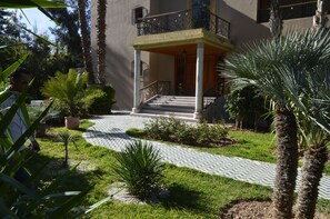 المنشأة من الخارج