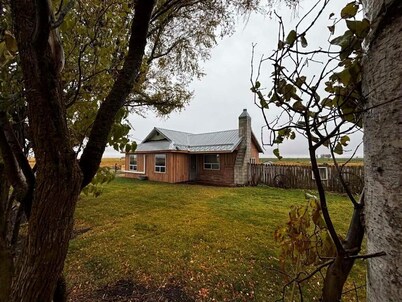 Welcome to the Homestead, a 2-bedroom country gettaway with room for 6 guests!