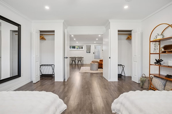 Room - Bright, New & Spacious 1 Bedroom Suite! Family friendly & central to shopping. (Burnaby)