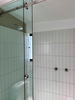 Shower, hair dryer, towels, toilet paper - oolena Tiny and Peaceful Nest w/private terrace (Ciudad de México)